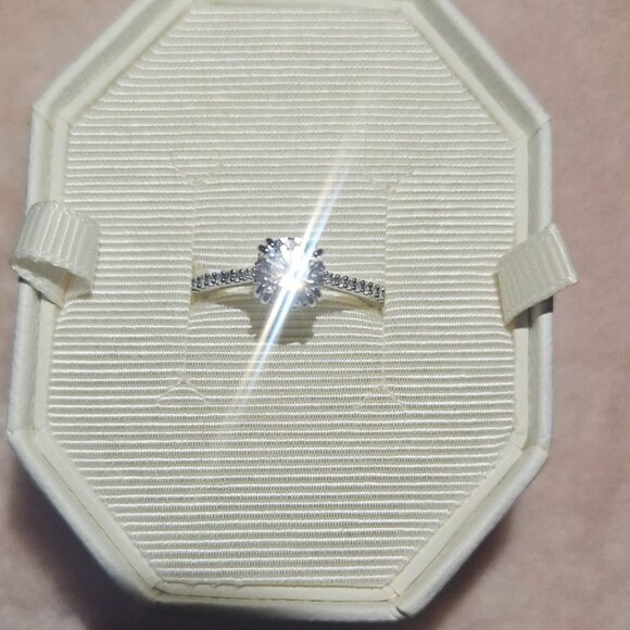 Swarovski silver  crystal ring. I believe its a size 8 - Picture 1 of 4